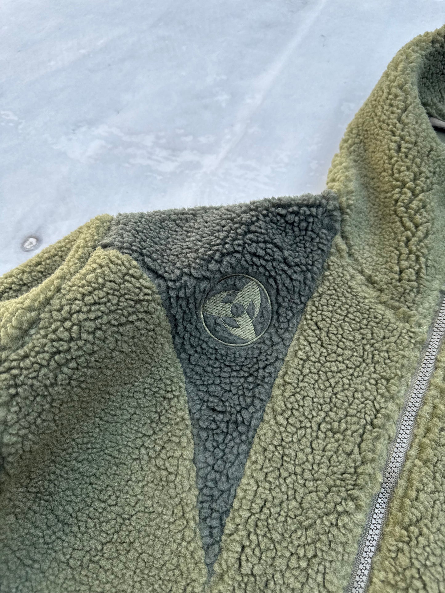 Premium Oversized Urban Fleece Jacket with Embroidered Streetwear Detail